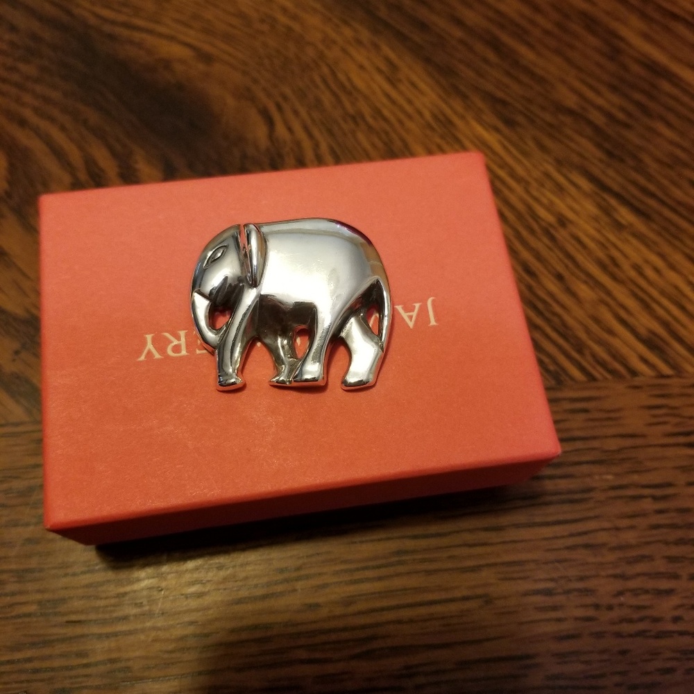 Retired James Avery Elephant Pin/Brooch
